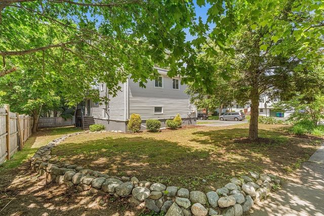 4 June Ln, Newton, MA 02458