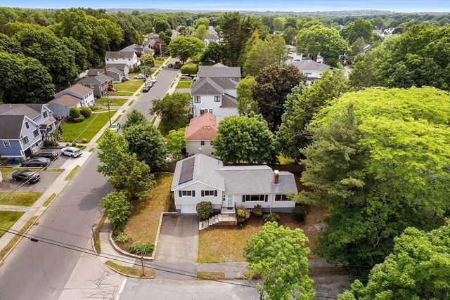 4 June Ln, Newton, MA 02458