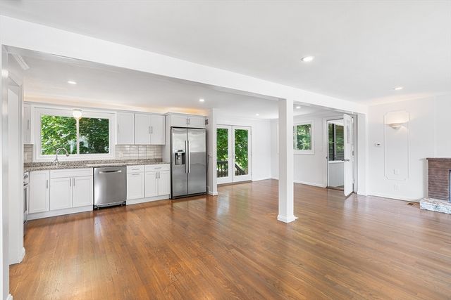 4 June Ln, Newton, MA 02458