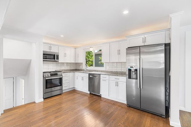 4 June Ln, Newton, MA 02458