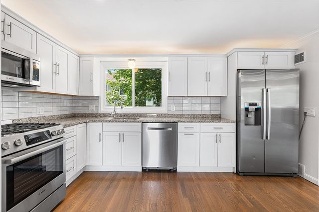 4 June Ln, Newton, MA 02458