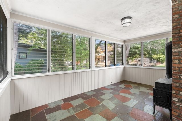 4 June Ln, Newton, MA 02458