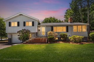 4 June Ln, Newton, MA 02458