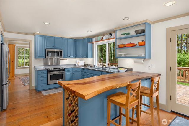 5249 Rose Avenue NE, Bainbridge Island, WA 98110