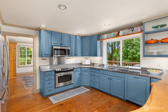 5249 Rose Avenue NE, Bainbridge Island, WA 98110