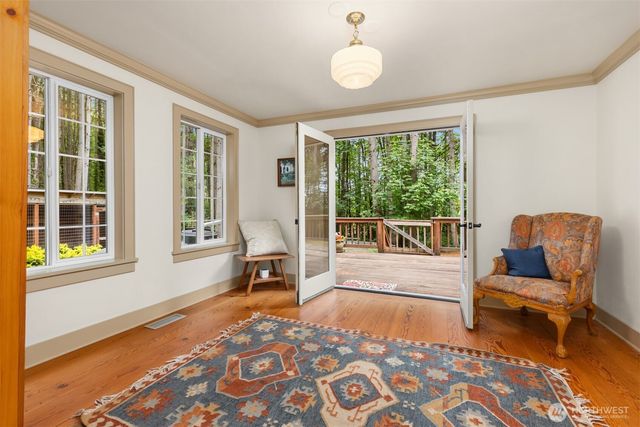5249 Rose Avenue NE, Bainbridge Island, WA 98110