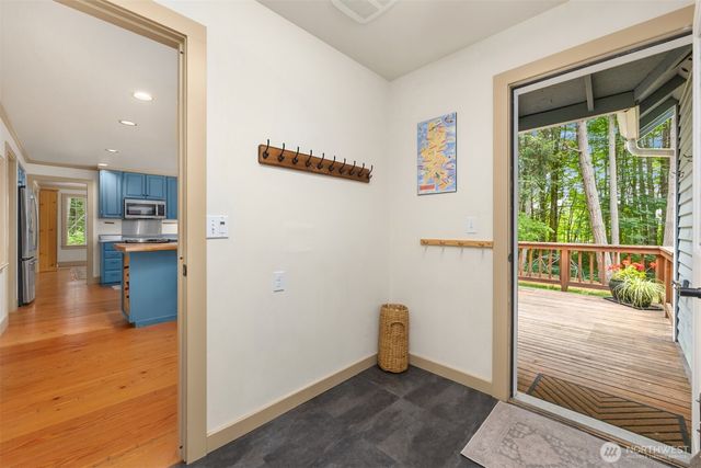 5249 Rose Avenue NE, Bainbridge Island, WA 98110