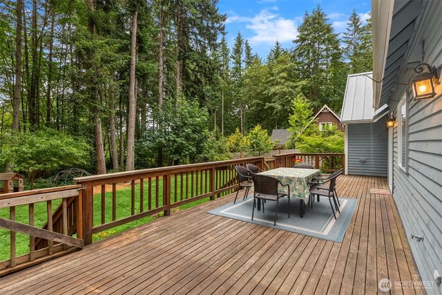 5249 Rose Avenue NE, Bainbridge Island, WA 98110