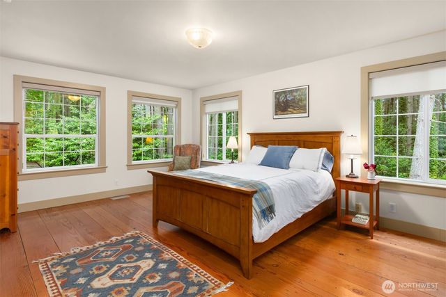5249 Rose Avenue NE, Bainbridge Island, WA 98110
