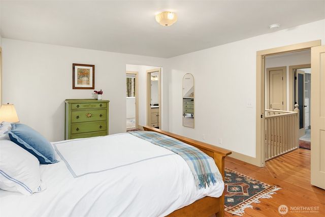 5249 Rose Avenue NE, Bainbridge Island, WA 98110