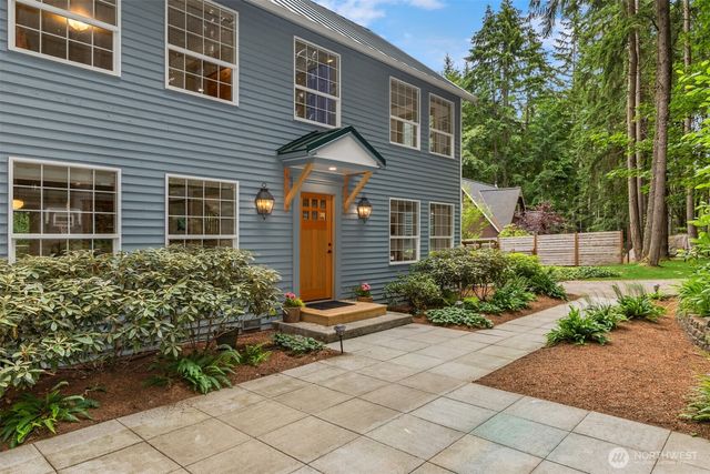 5249 Rose Avenue NE, Bainbridge Island, WA 98110