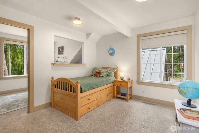5249 Rose Avenue NE, Bainbridge Island, WA 98110