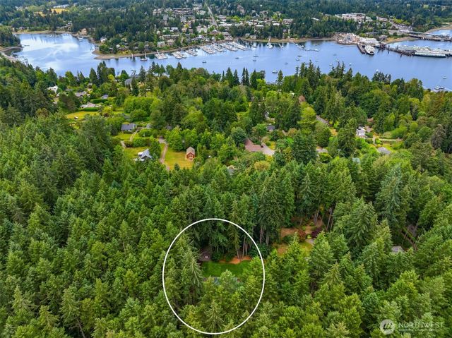 5249 Rose Avenue NE, Bainbridge Island, WA 98110
