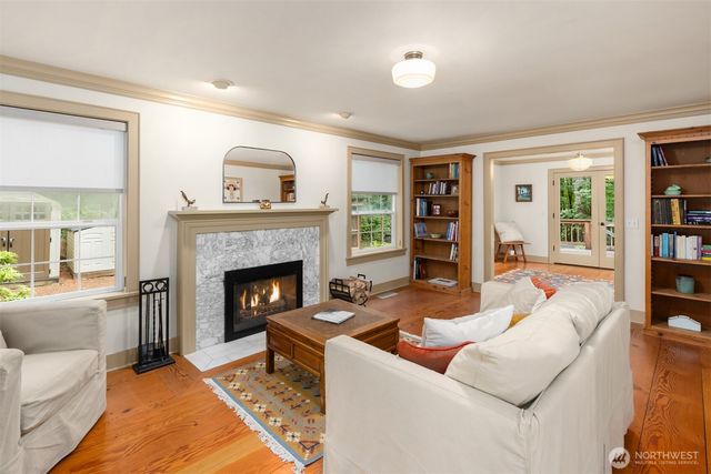 5249 Rose Avenue NE, Bainbridge Island, WA 98110