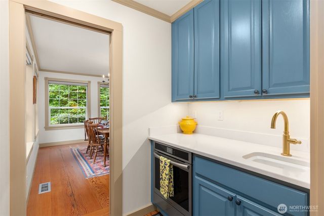 5249 Rose Avenue NE, Bainbridge Island, WA 98110