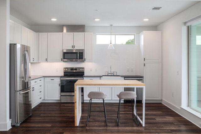 4704 Sunset TRL 1201, Austin, TX 78745