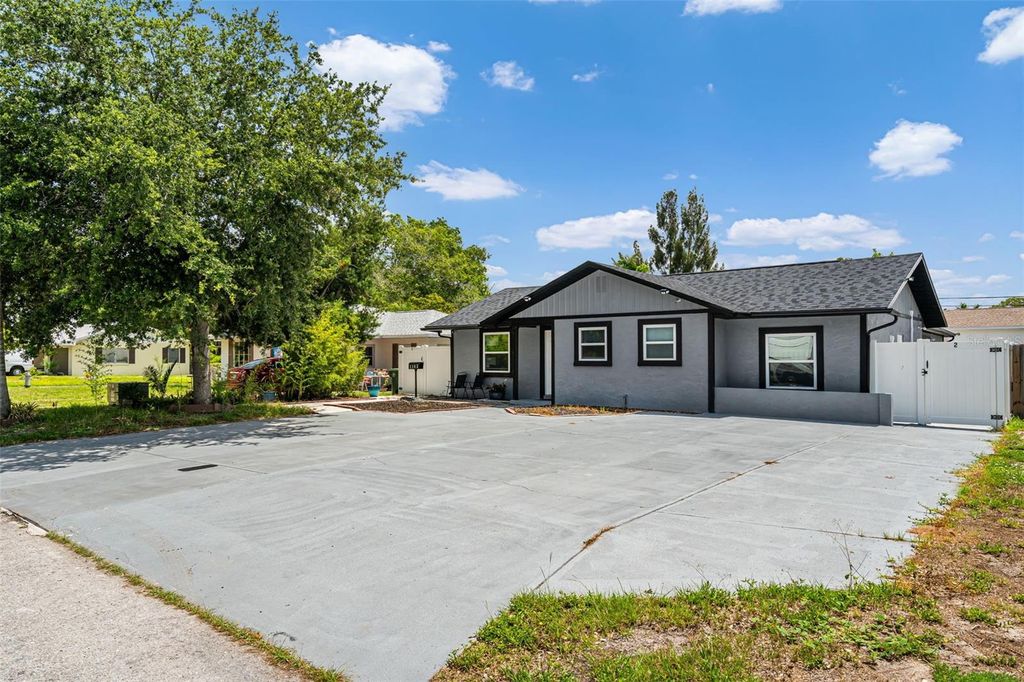 1305 29TH STREET W, BRADENTON, FL 34205 — photo 2