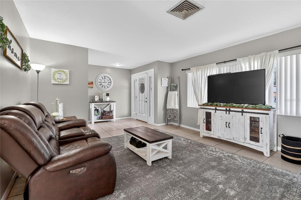 Image 11 of property listing at 4085 OLD COLONY ROAD, Mulberry, FL 33860