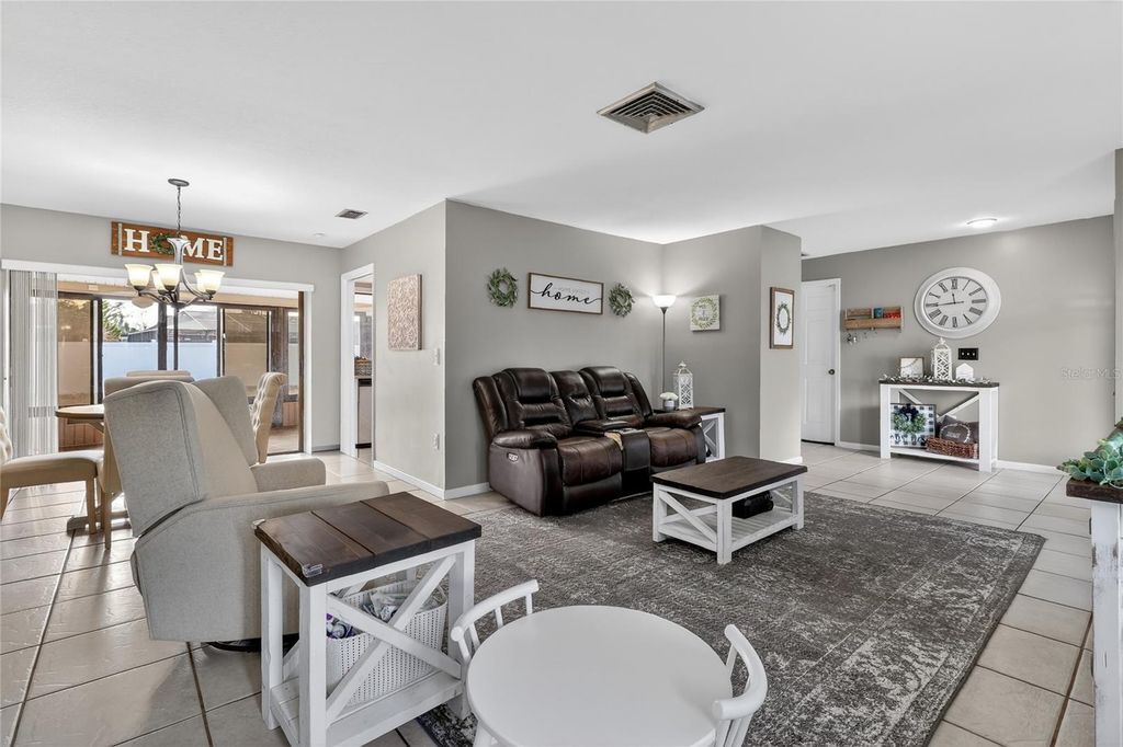 Image 14 of property listing at 4085 OLD COLONY ROAD, Mulberry, FL 33860