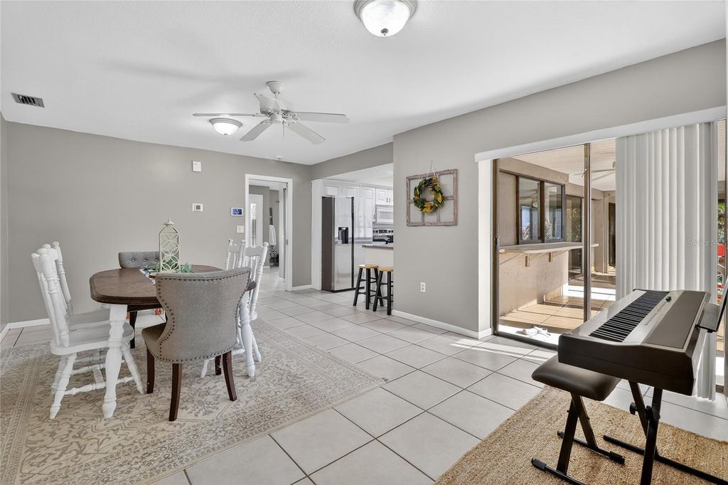 Image 19 of property listing at 4085 OLD COLONY ROAD, Mulberry, FL 33860