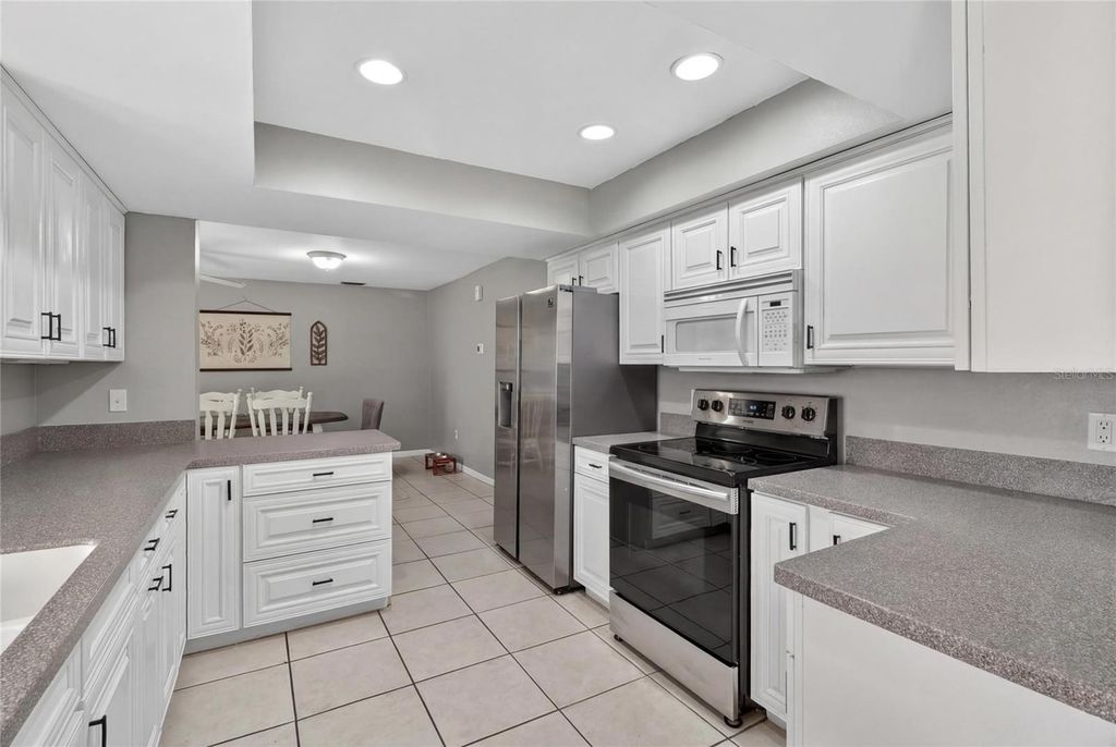 Image 24 of property listing at 4085 OLD COLONY ROAD, Mulberry, FL 33860