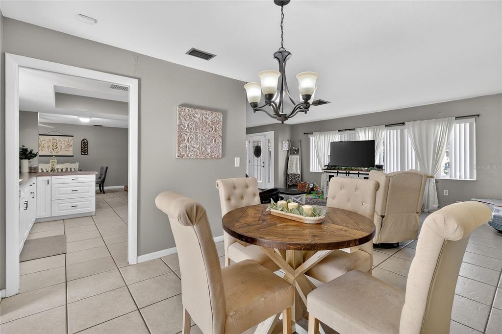 Image 26 of property listing at 4085 OLD COLONY ROAD, Mulberry, FL 33860