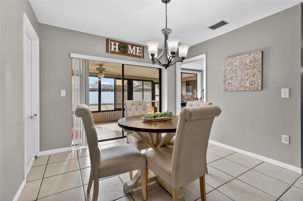 Image 27 of property listing at 4085 OLD COLONY ROAD, Mulberry, FL 33860