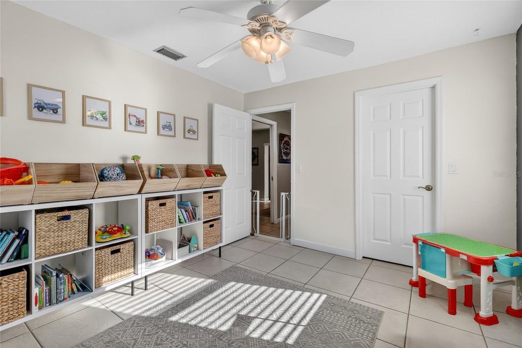 Image 40 of property listing at 4085 OLD COLONY ROAD, Mulberry, FL 33860