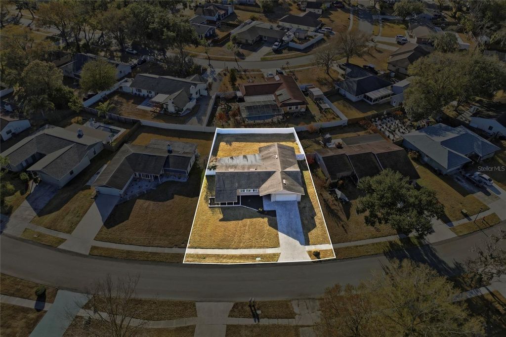 Image 5 of property listing at 4085 OLD COLONY ROAD, Mulberry, FL 33860