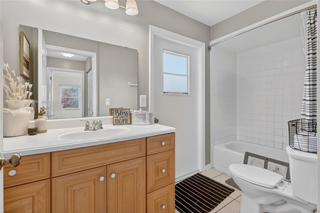 Image 42 of property listing at 4085 OLD COLONY ROAD, Mulberry, FL 33860