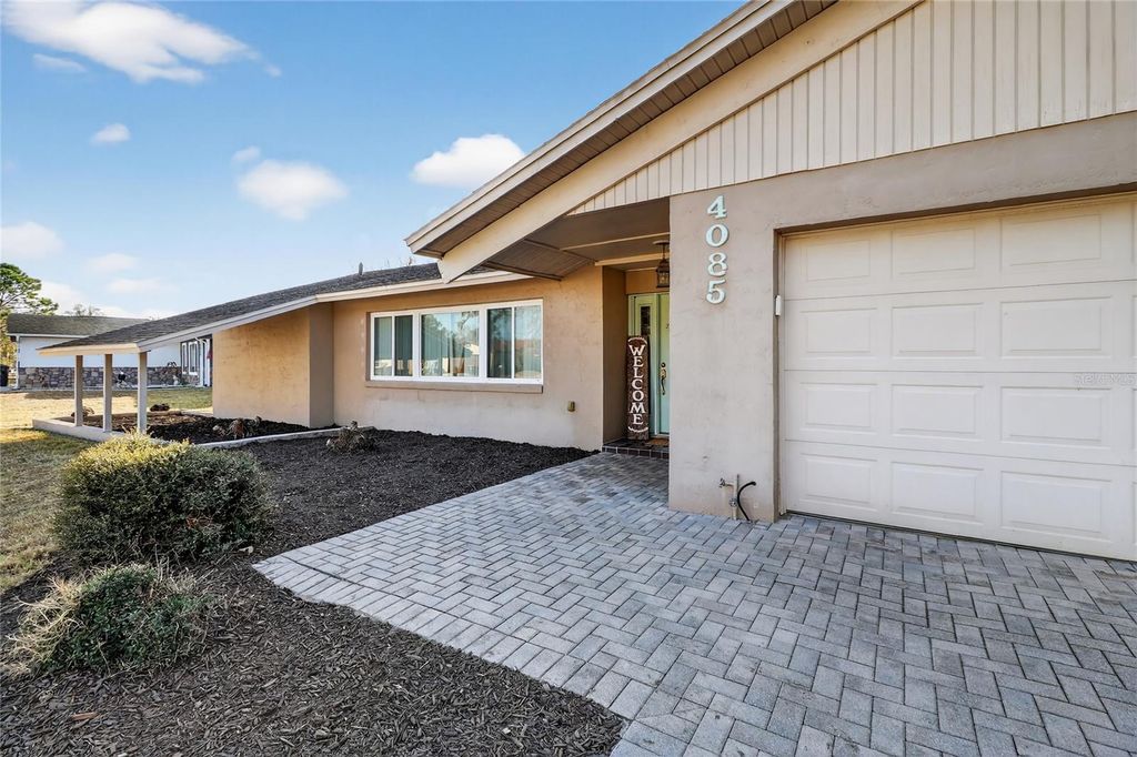 Image 6 of property listing at 4085 OLD COLONY ROAD, Mulberry, FL 33860