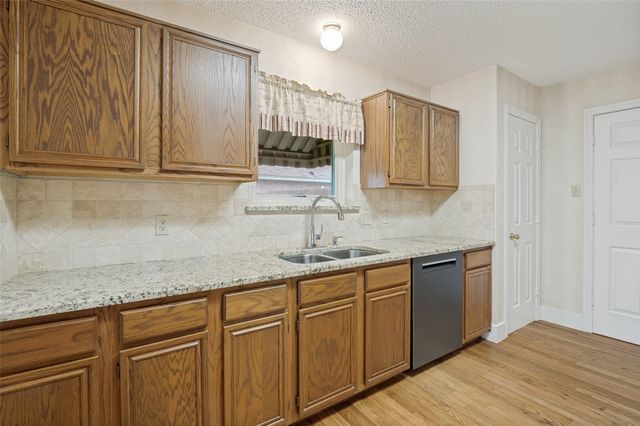 305 Sondra Way, Red Oak, TX 75154