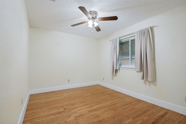 305 Sondra Way, Red Oak, TX 75154