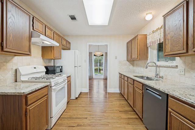 305 Sondra Way, Red Oak, TX 75154