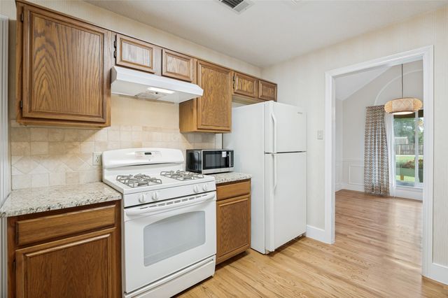 305 Sondra Way, Red Oak, TX 75154