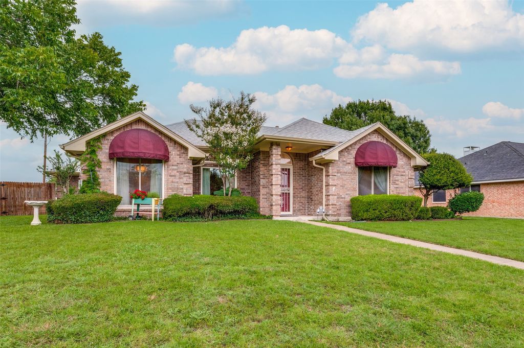 305 Sondra Way, Red Oak, TX 75154