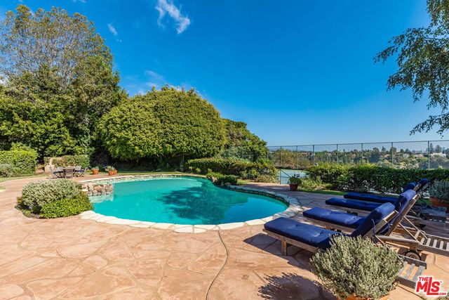 1580 San Remo Drive, Pacific Palisades, CA 90272