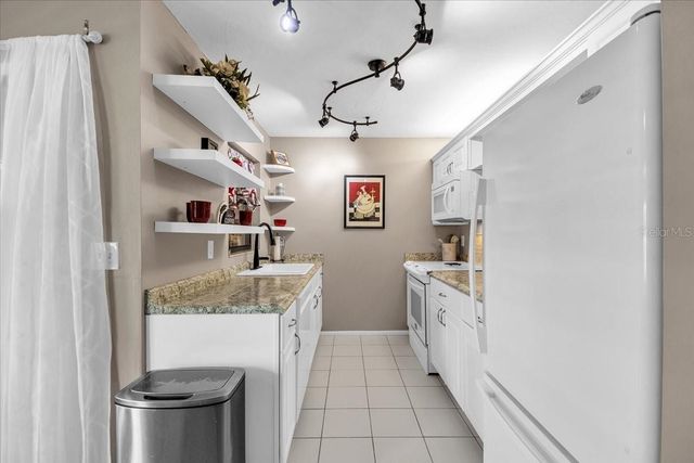 2823 72ND STREET COURT W 2151, Bradenton, FL 34209