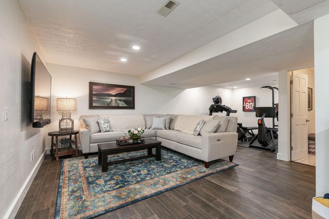 209 Northgate Avenue, Monett, MO 65708