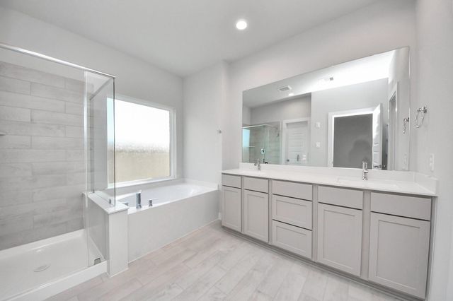 15015 Royal Leaf Drive, Cypress, TX 77429