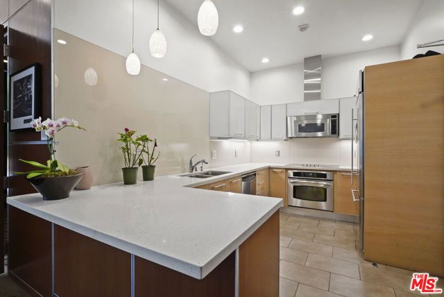 801 S Grand Avenue 1310, Los Angeles, CA 90017