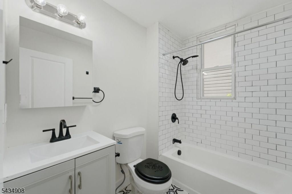 148 N 15Th St, East Orange City, NJ 07017 — photo 5