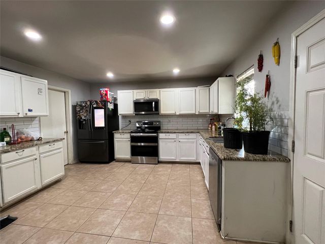 2216 Chestnut Drive, Little Elm, TX 75068
