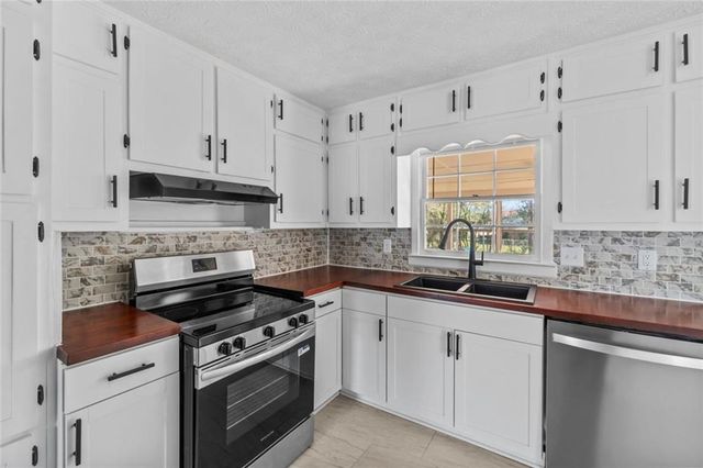 599 Honey Creek SE Road, Conyers, GA 30094