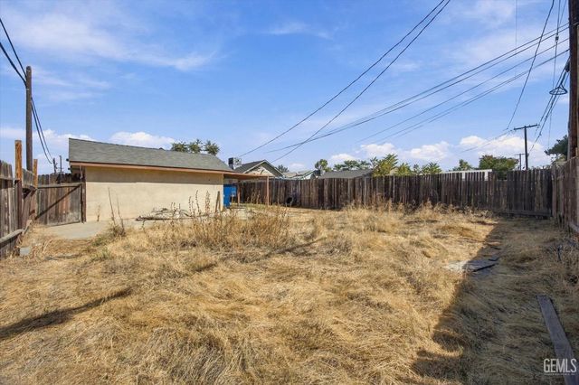 429 Wilson Avenue, Bakersfield, CA 93308