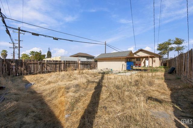 429 Wilson Avenue, Bakersfield, CA 93308