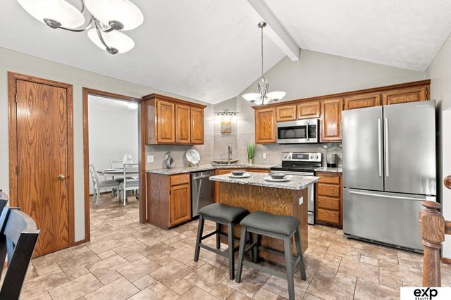6440 N 105th Street, Omaha, NE 68134