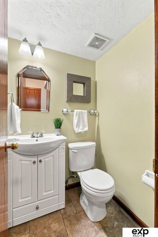 6440 N 105th Street, Omaha, NE 68134