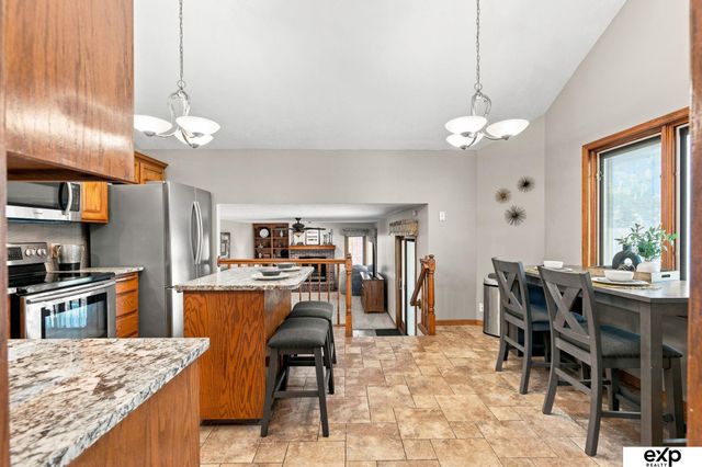 6440 N 105th Street, Omaha, NE 68134