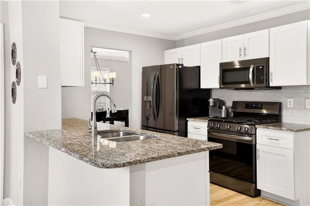 11065 Crabapple Lake Drive, Roswell, GA 30076